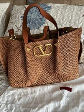 VG Cognac Straw Tote with Gold V Logo